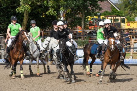 wedstrijd tegen beekshof, manege venlo in de aanval